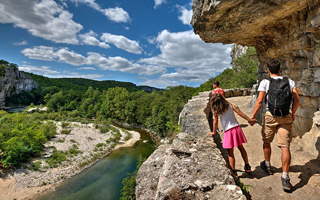 Découvrez les lieux incontournables de l'Ardèche.